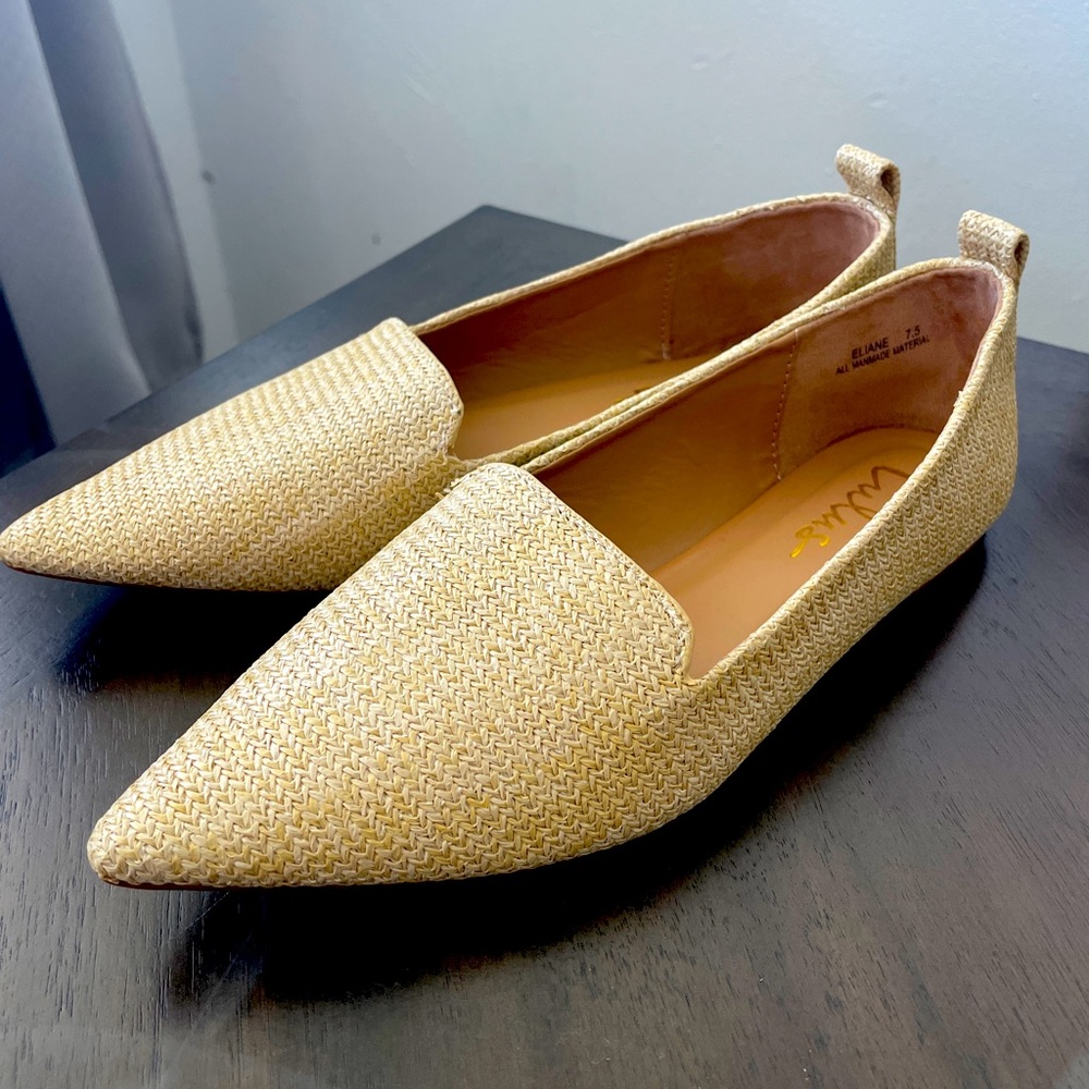 LULUs pointed toe natural raffia flats Size 7.5 (RUNS SMALL)
